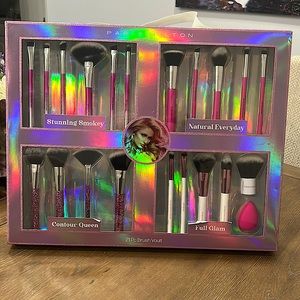 Paris Hilton 12pc Brush Vault